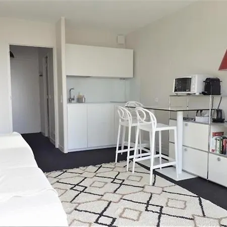 En Bord De Avec Balcon Et Parking A - Fr-1-392-172 * La Baule